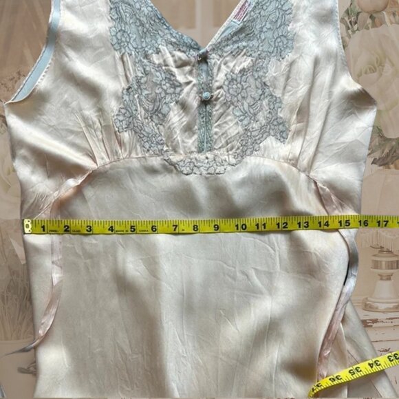 1940s Queen Mary Vintage Lace Nightgown – Antique Peach Enka Rayon Silk – S/M - Picture 9 of 15